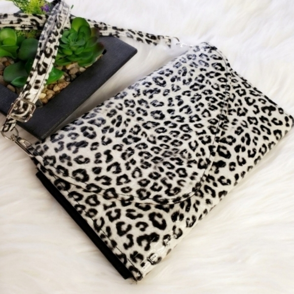 Handbags - Embossed Leopard Print White Black Hand Bag